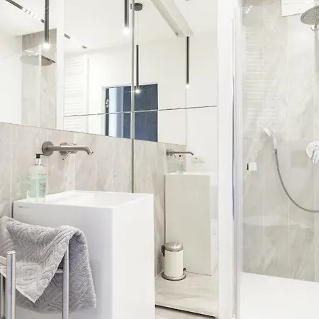 Perfectely Located With Free Parking * Poznan