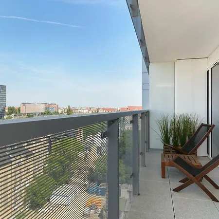 Perfectely Located With Free Parking Apartment Poznan