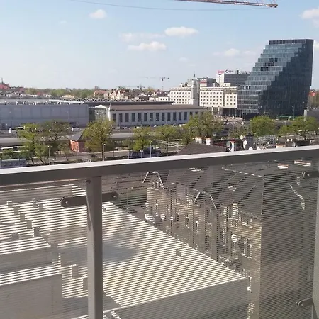 Perfectely Located With Free Parking 아파트