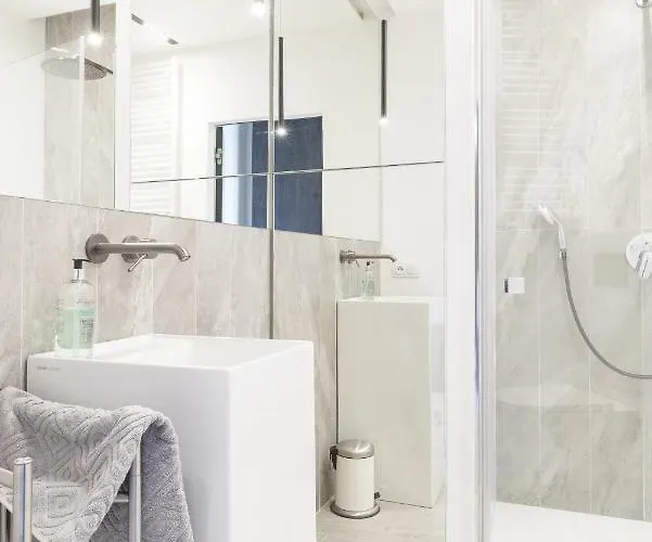 Perfectely Located With Free Parking * Poznań