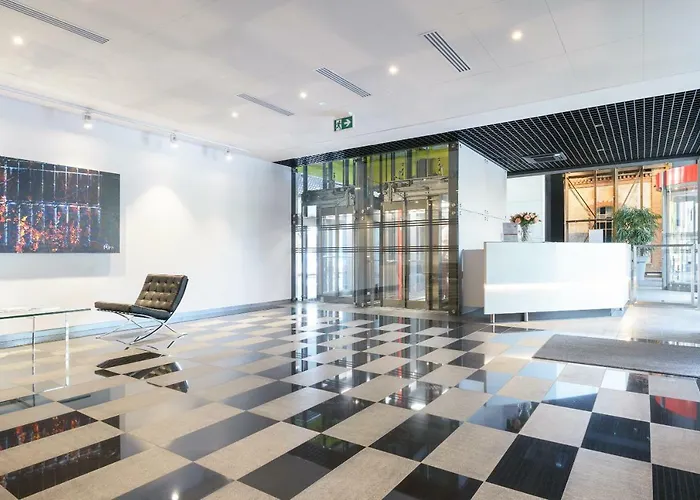 Perfectely Located With Free Parking Apartament