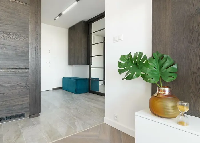 Perfectely Located With Free Parking Apartment *